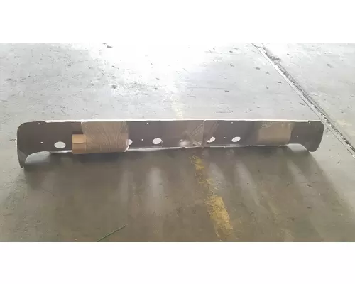 INTERNATIONAL 4700 CAB CLIP