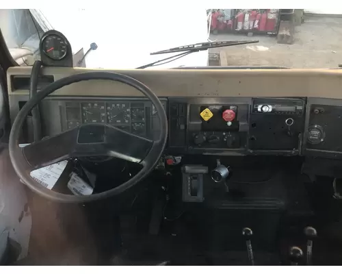 INTERNATIONAL 4700 CAB