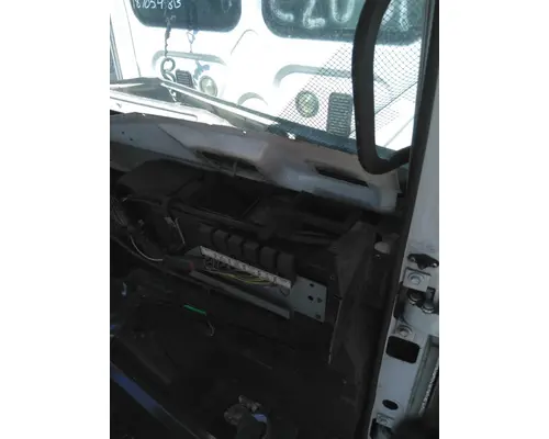 INTERNATIONAL 4700 CAB
