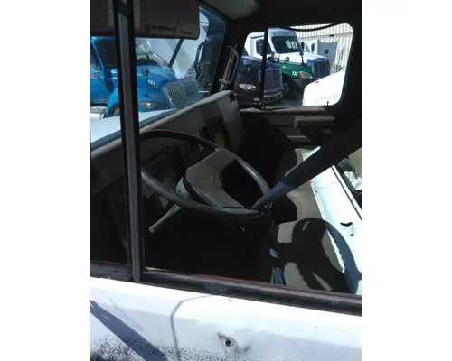 INTERNATIONAL 4700 CAB