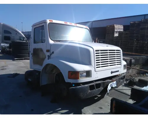 INTERNATIONAL 4700 CAB
