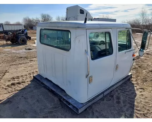 INTERNATIONAL 4700 CAB