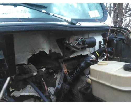 INTERNATIONAL 4700 CAB