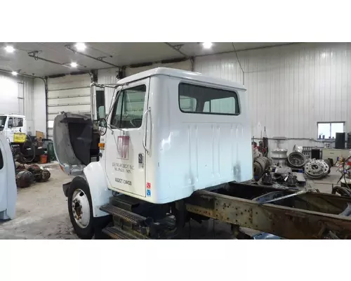 INTERNATIONAL 4700 CAB