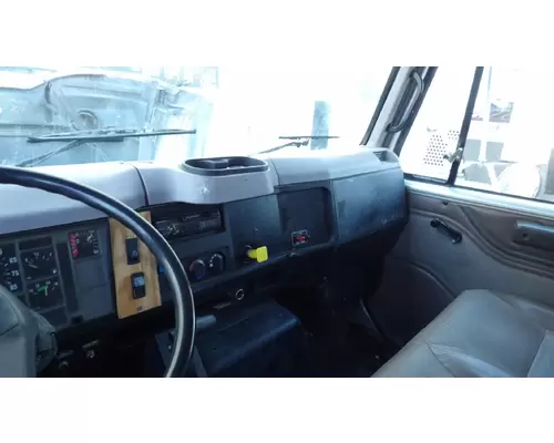 INTERNATIONAL 4700 CAB