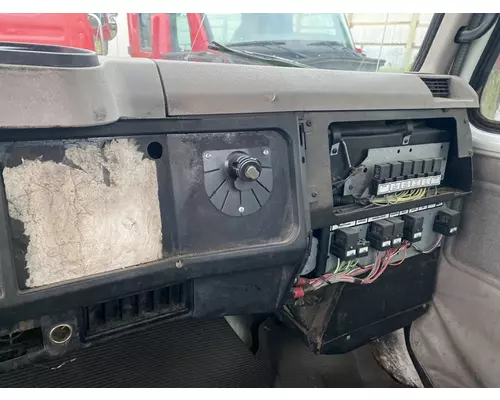 INTERNATIONAL 4700 Cab