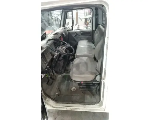 INTERNATIONAL 4700 Cab