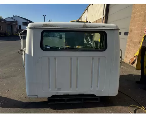 INTERNATIONAL 4700 Cab
