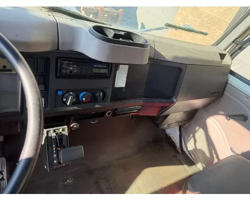INTERNATIONAL 4700 Cab