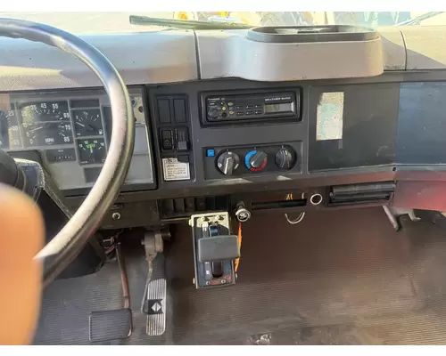 INTERNATIONAL 4700 Cab