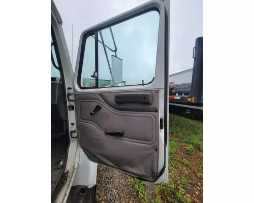 INTERNATIONAL 4700 Cab