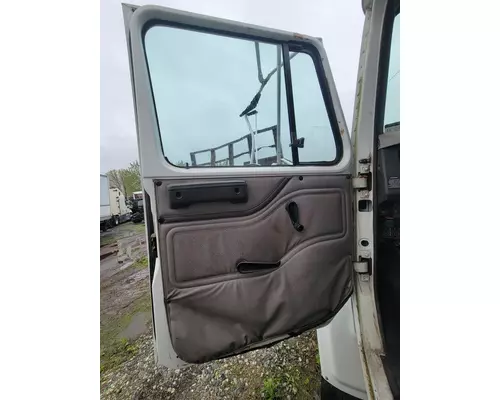 INTERNATIONAL 4700 Cab