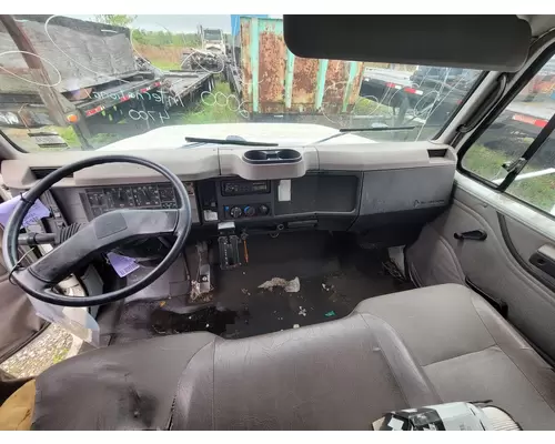 INTERNATIONAL 4700 Cab