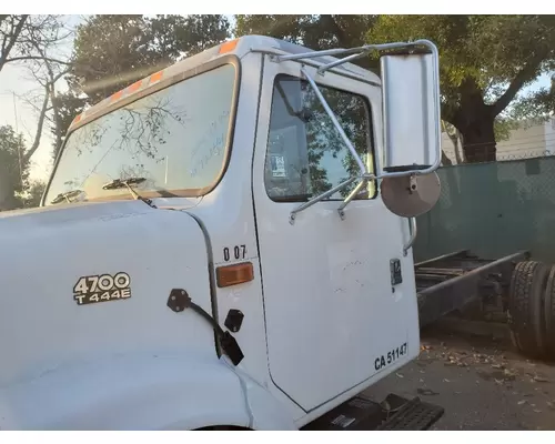 INTERNATIONAL 4700 Cab