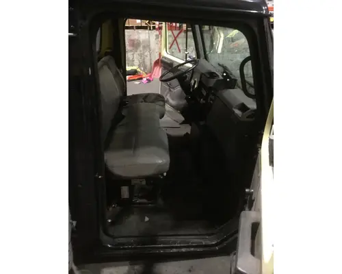 INTERNATIONAL 4700 Cab