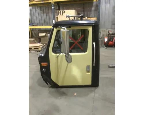 INTERNATIONAL 4700 Cab