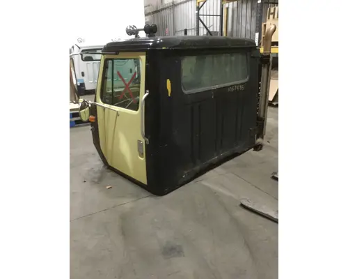INTERNATIONAL 4700 Cab