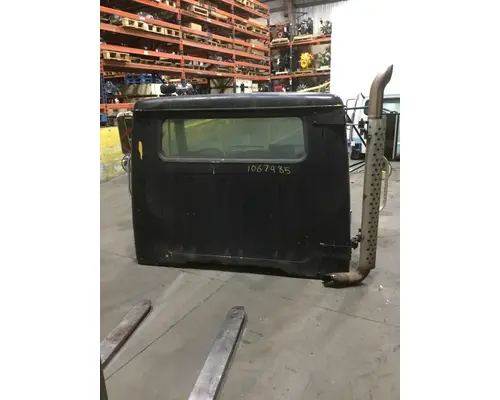 INTERNATIONAL 4700 Cab