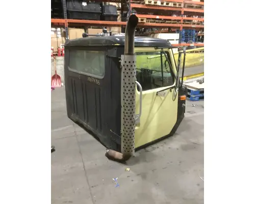 INTERNATIONAL 4700 Cab