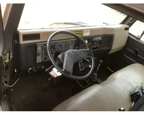 INTERNATIONAL 4700 Cab