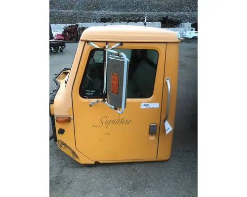 INTERNATIONAL 4700 Cab