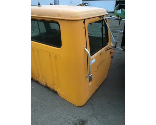 INTERNATIONAL 4700 Cab