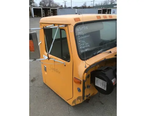 INTERNATIONAL 4700 Cab