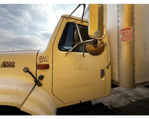 INTERNATIONAL 4700 Cab