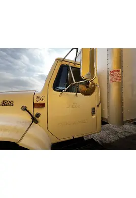 INTERNATIONAL 4700 Cab