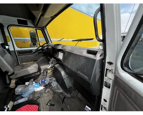 INTERNATIONAL 4700 Cab
