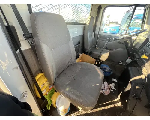 INTERNATIONAL 4700 Cab