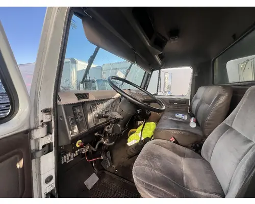 INTERNATIONAL 4700 Cab