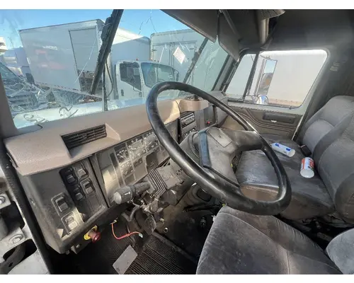 INTERNATIONAL 4700 Cab