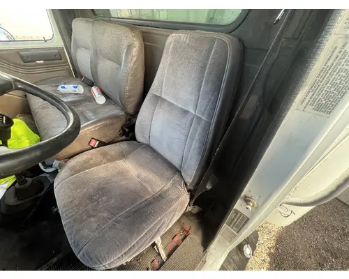 INTERNATIONAL 4700 Cab