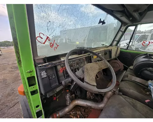 INTERNATIONAL 4700 Complete Vehicle