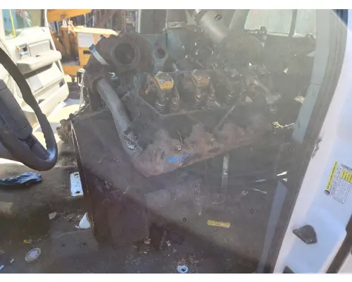 INTERNATIONAL 4700 Cylinder Head