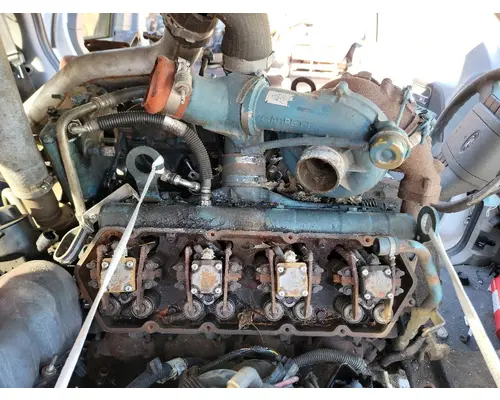 INTERNATIONAL 4700 Cylinder Head