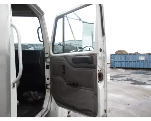 INTERNATIONAL 4700 DOOR ASSEMBLY, FRONT