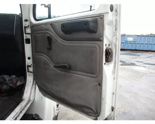 INTERNATIONAL 4700 DOOR ASSEMBLY, FRONT
