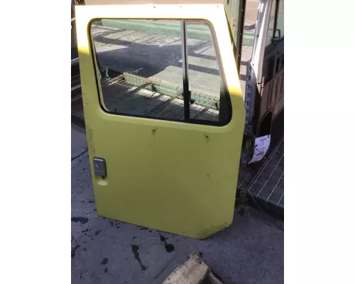 INTERNATIONAL 4700 DOOR ASSEMBLY, FRONT