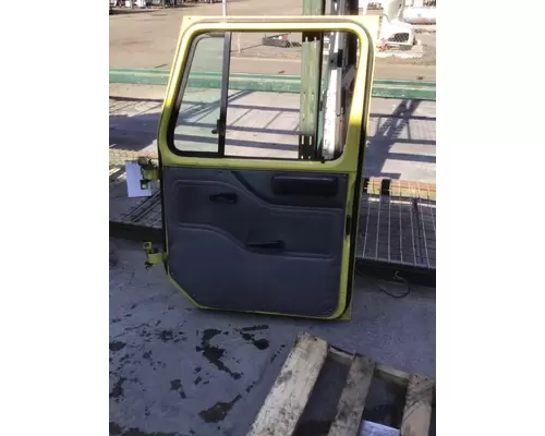 INTERNATIONAL 4700 DOOR ASSEMBLY, FRONT