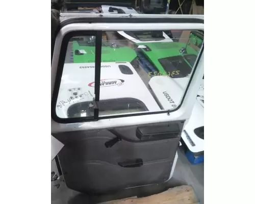 INTERNATIONAL 4700 DOOR ASSEMBLY, FRONT