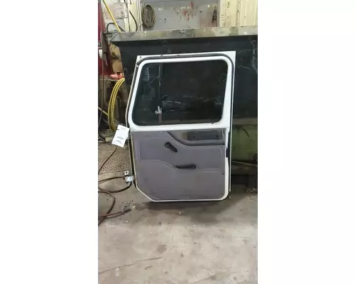 INTERNATIONAL 4700 DOOR ASSEMBLY, FRONT