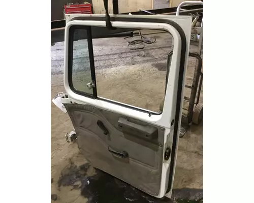 INTERNATIONAL 4700 DOOR ASSEMBLY, FRONT