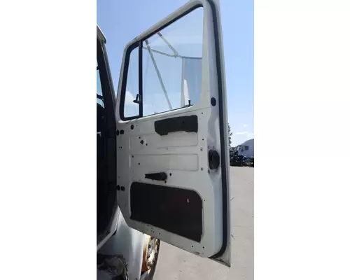 INTERNATIONAL 4700 DOOR ASSEMBLY, FRONT