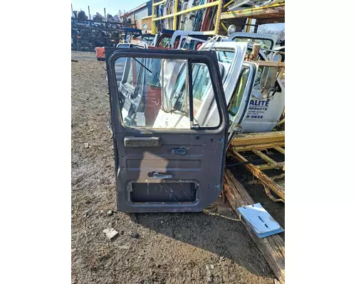 INTERNATIONAL 4700 Door Assembly, Front