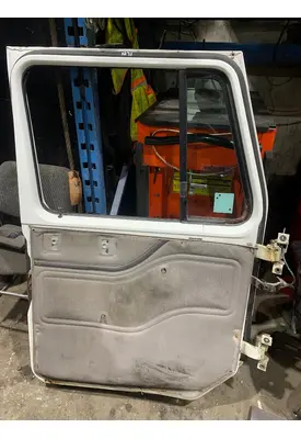 INTERNATIONAL 4700 Door Assembly, Front