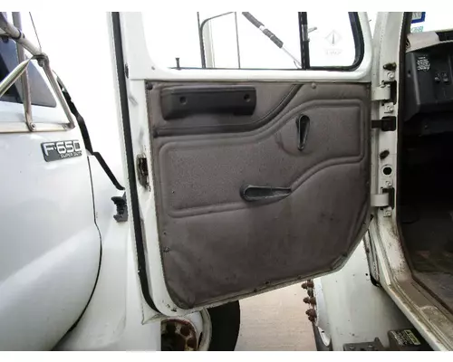 INTERNATIONAL 4700 Door Assembly, Front