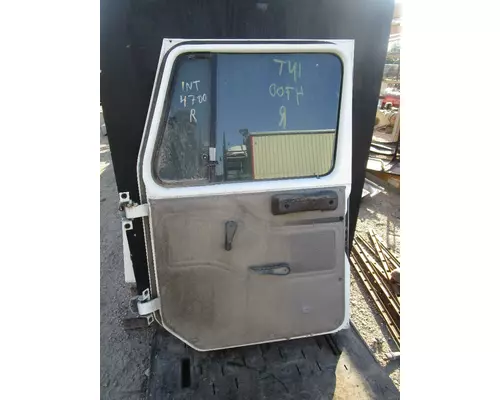 INTERNATIONAL 4700 Door Assembly, Front