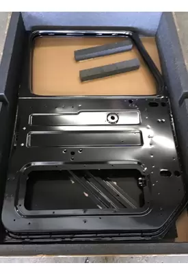INTERNATIONAL 4700 Door Assembly, Front
